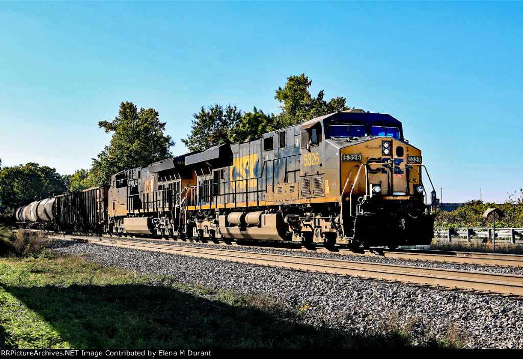 CSX 5326 on M-404